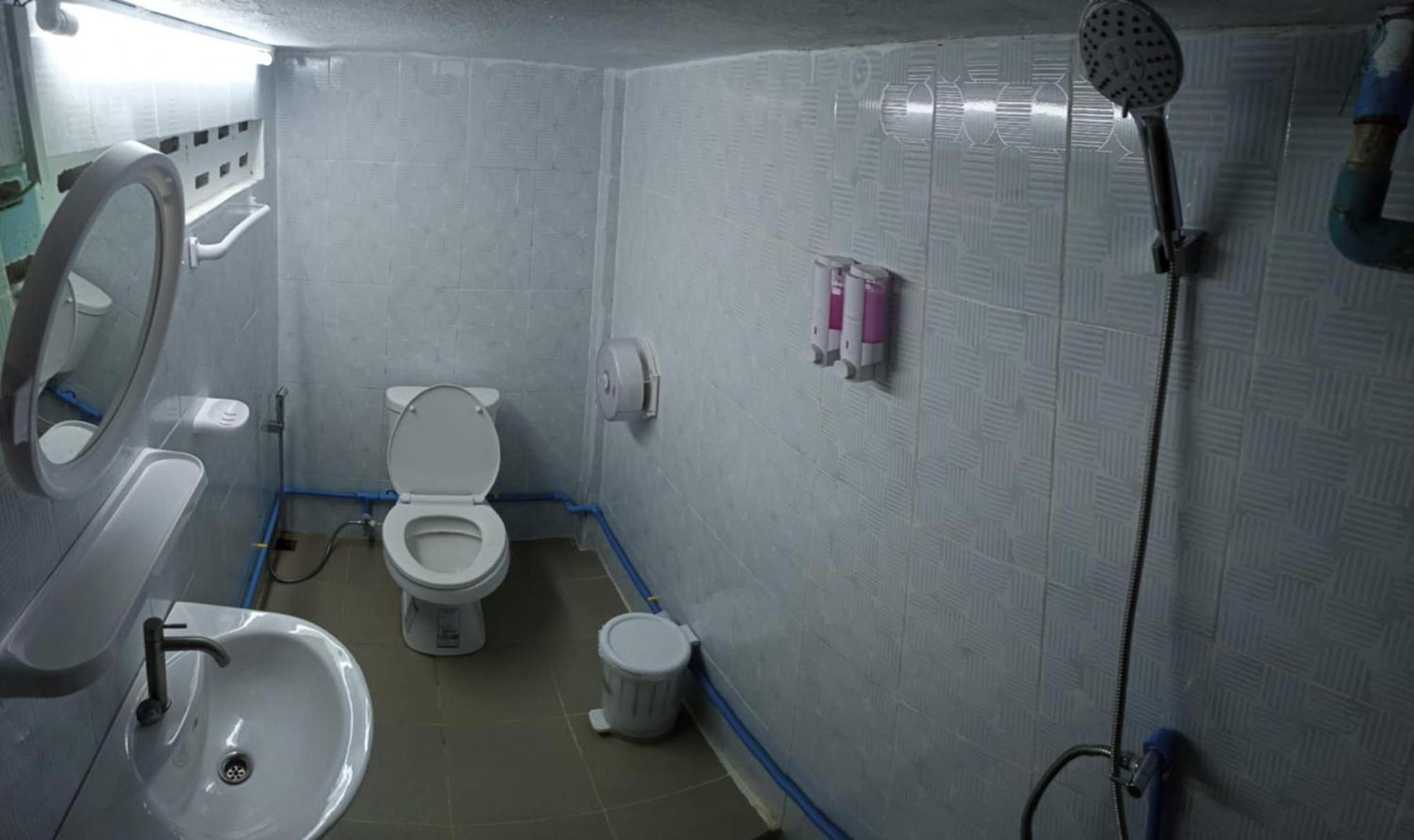 Hostel Neva Paris Pakse Buitenkant foto